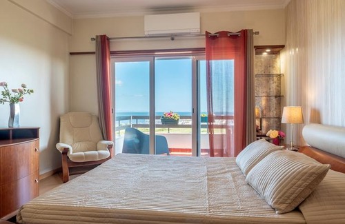 Paco De Arcos Apartment | Window to the Sea