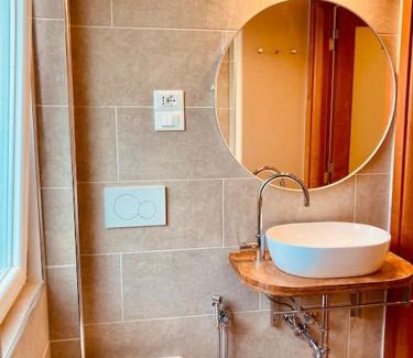 San Giovanni-Chiadino-Rozzol Apartment | Windows on the garden