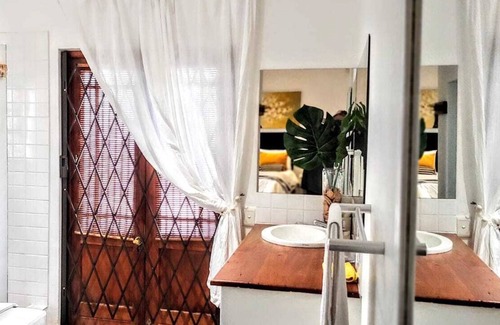 Hermanus City-Centre Apartment | Windsong Cottage