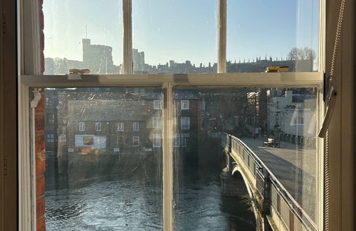 Eton Apartment | Windsor Castle panoramic views. Stay in the heart of Royal history