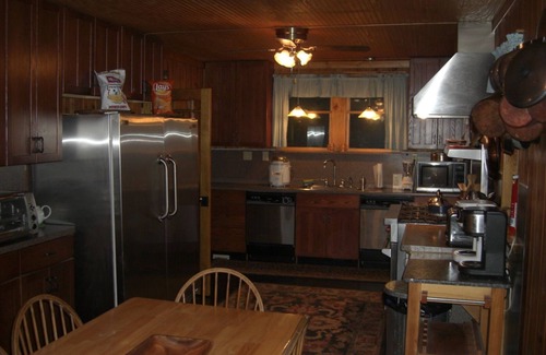 Hawley Cottage | WINDWARD Lodge - LARGE LAKEFRONT & Ski Slope View - sleeps 14+