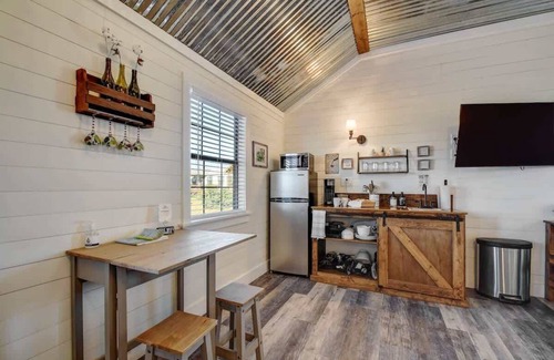 Fredericksburg Cottage | Wine Country Cottage With Scenic Hill Country Views