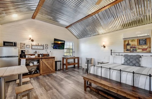 Fredericksburg Cottage | Wine Country Cottage With Scenic Hill Country Views