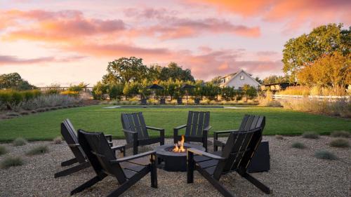 Sonoma House | Wine Country Estate by AvantStay Pool Spa Barn