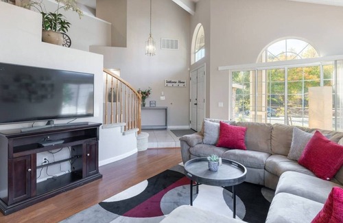 Santa Rosa House | 🍷Wine Country Getaway/Pet Friendly🥂