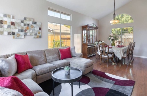 Santa Rosa House | 🍷Wine Country Getaway/Pet Friendly🥂