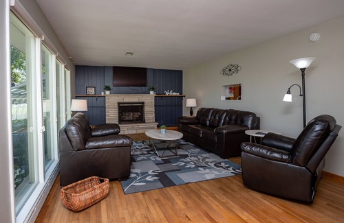 Baroda House | Wine Trail & Beach Getaway w/hot tub & Pool - Close to Weko Beach & Round Barn