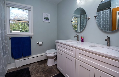 Baroda House | Wine Trail & Beach Getaway w/hot tub & Pool - Close to Weko Beach & Round Barn