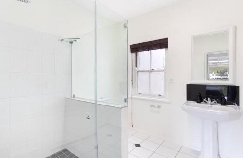 Stellenbosch Cabin | Winelands Golf Lodges 5