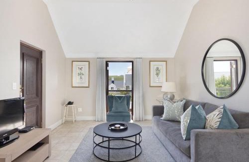 Stellenbosch Cabin | Winelands Golf Lodges 21