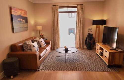 Stellenbosch Cabin | Winelands Golf Lodges 29