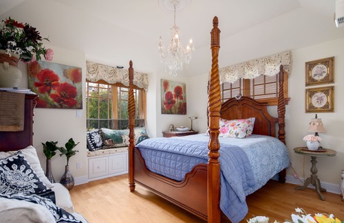 Bradner House | Winery Estate Farmhouse