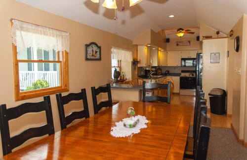 Dresden Cottage | Winey Duck Cottage:" Pet Friendly Contemporary w/Hot Tub on Seneca Wine Trail