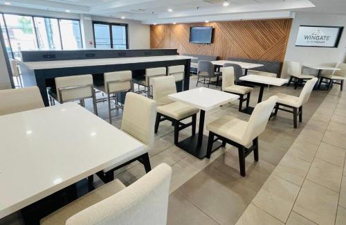 Vienna Hotel | Wingate by Wyndham Parkersburg-Vienna