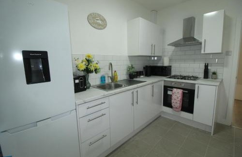 Aigburth House | Wingate House Liverpool by Smart Corporate Stays