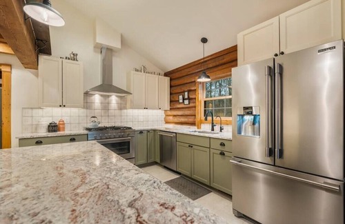 Damascus House | WinklerWald- 6 BR family retreat