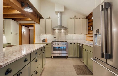 Damascus House | WinklerWald- 6 BR family retreat