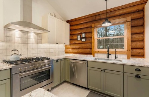 Damascus House | WinklerWald- 6 BR family retreat