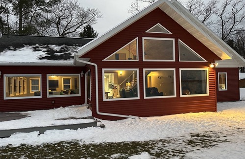 Big Bay House | Winter Escape on Big Bay, Lake Superior - 40 minutes to Marquette