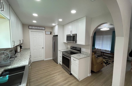 North Port House | WINTER ESCAPE to my Bright, Beautiful cottage. Close to Beaches, Shops, Fun!