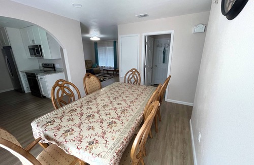 North Port House | WINTER ESCAPE to my Bright, Beautiful cottage. Close to Beaches, Shops, Fun!