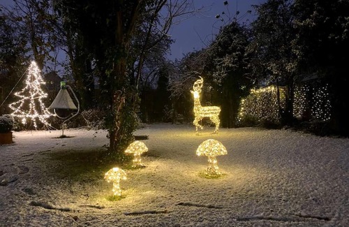 Huyton House | Winter Escape with heated pool