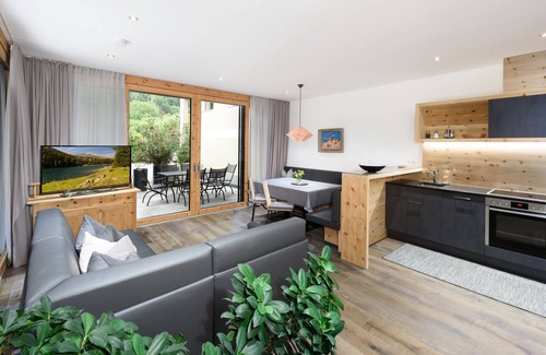 Hoetting Apartment | "Winter Garden" Innsbruck