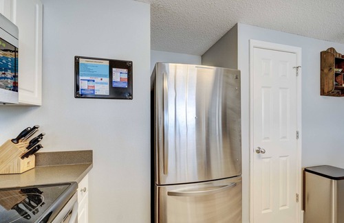 Long Beach Condo | Winter special 10% off weekly:RESERVED PARKING and free beach chair tower one305