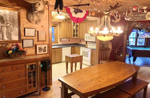 Wisconsin Dells Cabin | Wisconsin Dells Cabin Rentals with hot tub, 6 bedroom cabin Wisconsin Dells