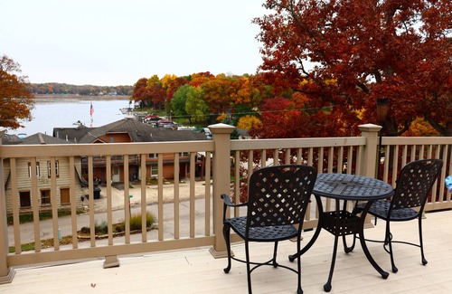 Lauderdale Lakes House | Wisconsin lake living does not get any better than this!