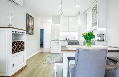 Grzegorzki Apartment | Wislane Tarasy by Tyzenhauz