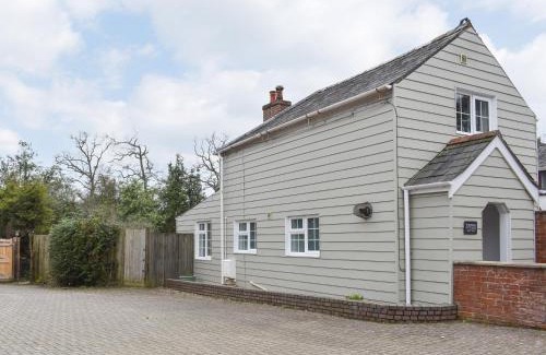 New Forest District House | Wisteria Cottage