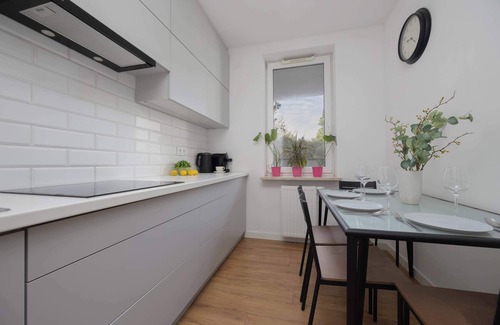 Mokotow Apartment | Wita Stwosza 48 | Warsaw | Spacious Apartment with Parking Balcony | Next to Met