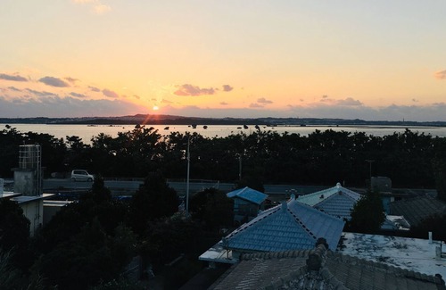 Uruma House | Within 1 minute walk to the beach.Island, Hamahigajima where we can go by car.Shall we travel to live on the island where God lives?