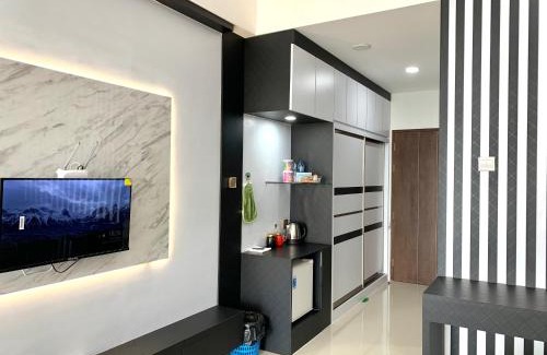 Lubuk Baja Apartment | Wiwi Formosa Residence Nagoya with Balcony-Spacious