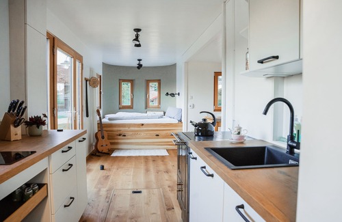 Oberschneiding House | Wohnwagon Paul - Autarkie Erleben! Tiny House