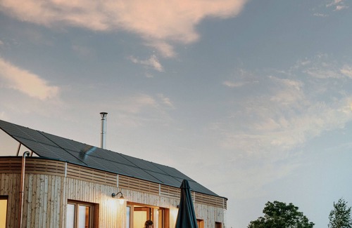 Oberschneiding House | Wohnwagon Paul - Autarkie Erleben! Tiny House