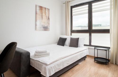 Wola Apartment | Wola Parkside Comfy Studio by BookingHost