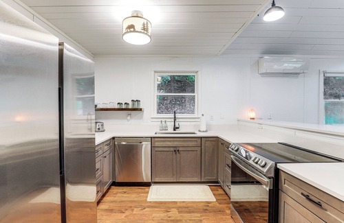 Wolf Laurel Cabin | Wolf Laurel Escape: Village Club & Scenic Views!