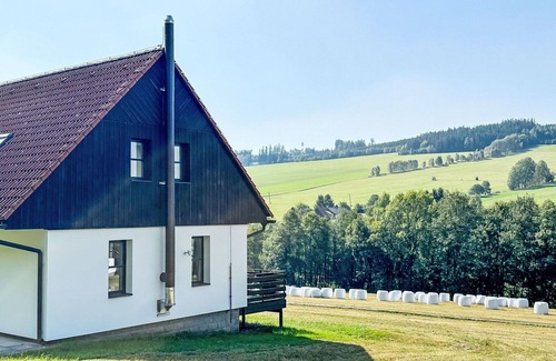 Velke Petrovice House | Wonderful private villa for 6 people with WIFI, pool, TV, patio, pets allowed and panoramic view