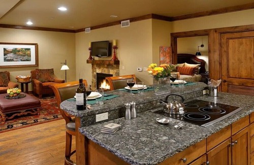 West End Condo | Wonderful 2/3 in town apartment close to ski lift and restaurants