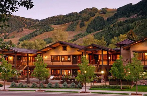 West End Condo | Wonderful 2/3 in town apartment close to ski lift and restaurants