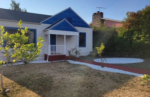 Bremerton House | Wonderful 3-bedroom house with water view