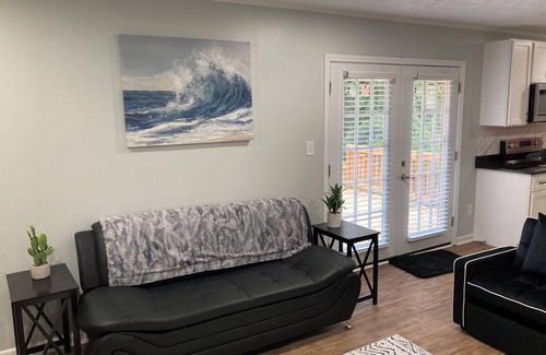 Fairburn House | Wonderful 3-bedroom house 2-Full Bath 2-Living Room Game Room & Barn in Fairburn