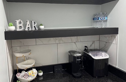 Fairburn House | Wonderful 3-bedroom house 2-Full Bath 2-Living Room Game Room & Barn in Fairburn