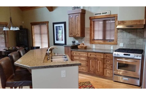 Tamarack Resort Ski Chalet | WONDERFUL 4B/4BA CHALET WITH LAKE VIEWS AT TAMARACK RESORT