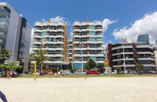 Centro Apartment | Wonderful apt facing the sea w /1 suite, + 2 rooms w /8 pers. + WI-FI