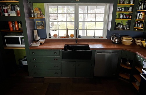 Spruce Head House | Wonderful Artist's Retreat : Private Maine Waterfront : Monet would dig it!