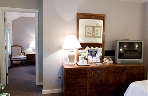 Lincolnville House | Wonderful Bed and Breakfast Accommodation for Four Guests near Belfast, Maine