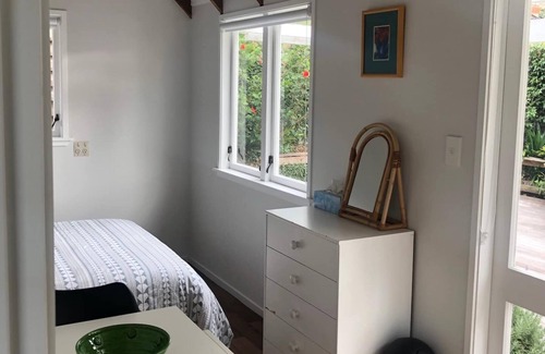 Devonport Apartment | Wonderful, charming and perfectly positioned